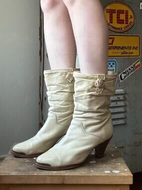 Vintage 70s Zodiac Leather Boots | Cream Western Cone Heel | Size 10